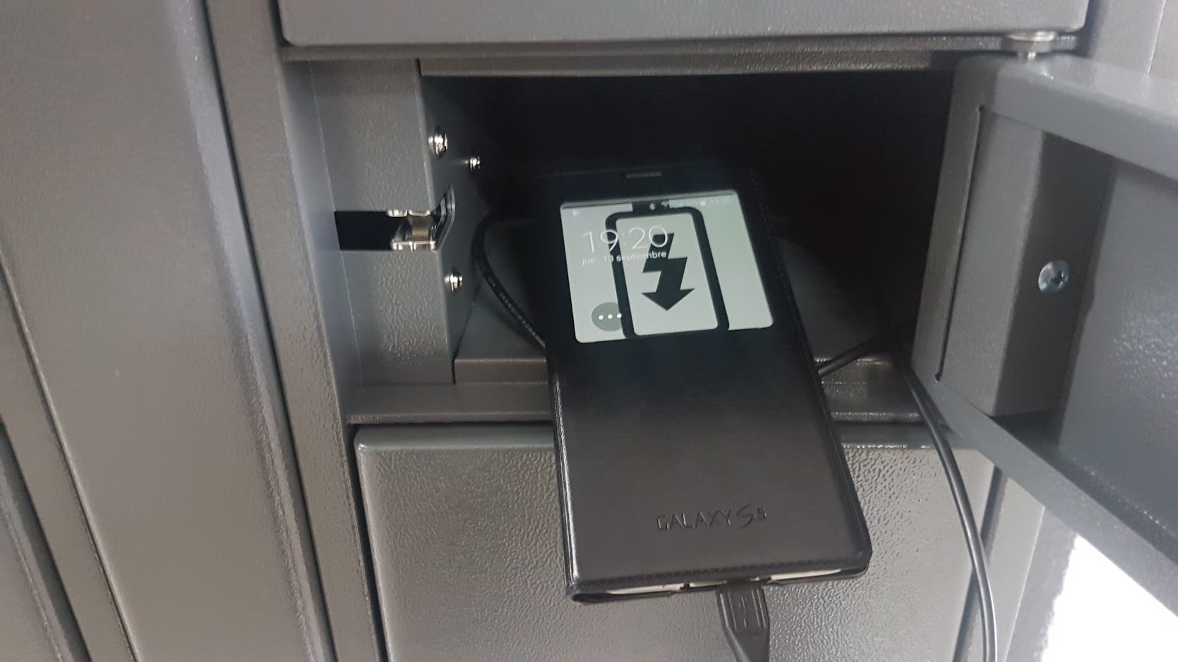 Charging lockers en espacios públicos