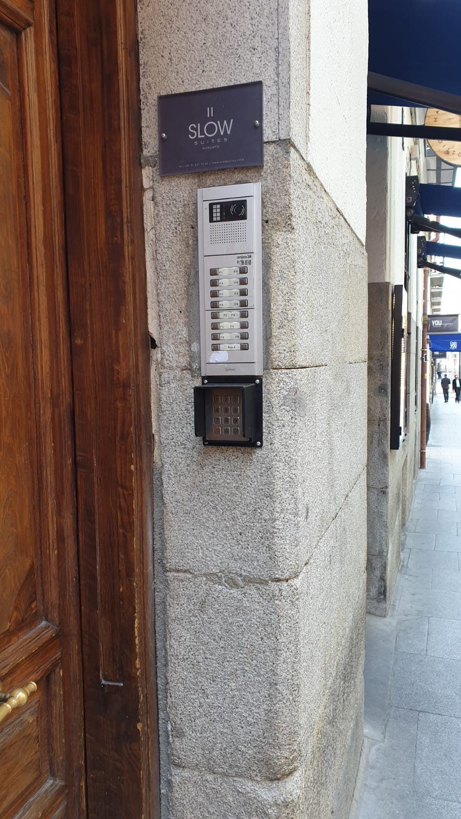 Teclado exterior de acceso en SlowSuites Augusto