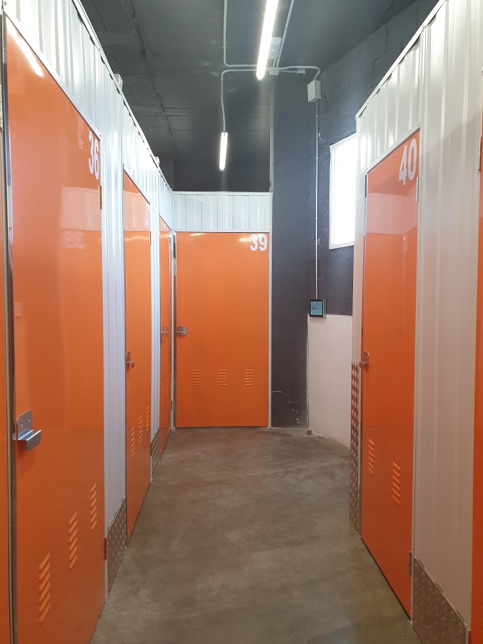 Detalle del acceso a un trastero inteligente