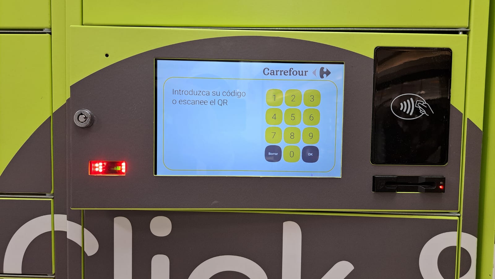 Pantalla de Carrefour con su lector NFC integrado