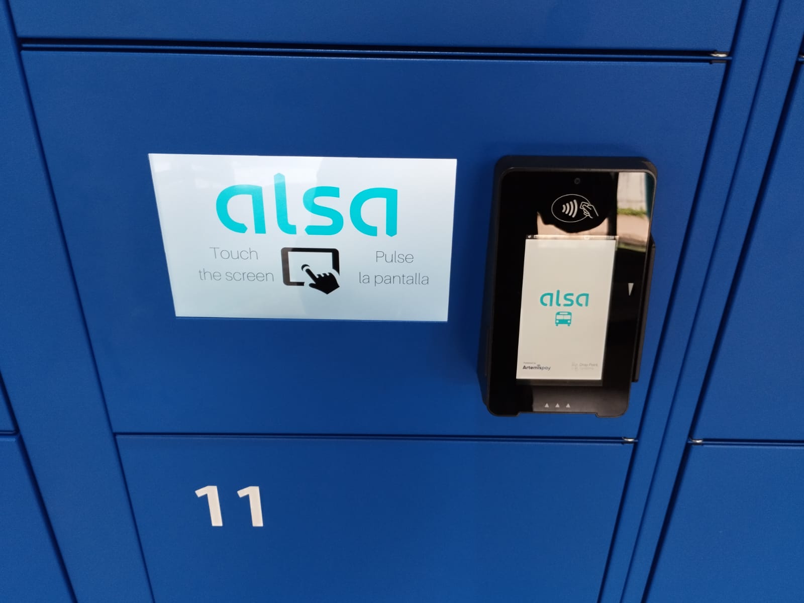 Pantalla y TPV de la consigna de ALSA con imagen personalizada