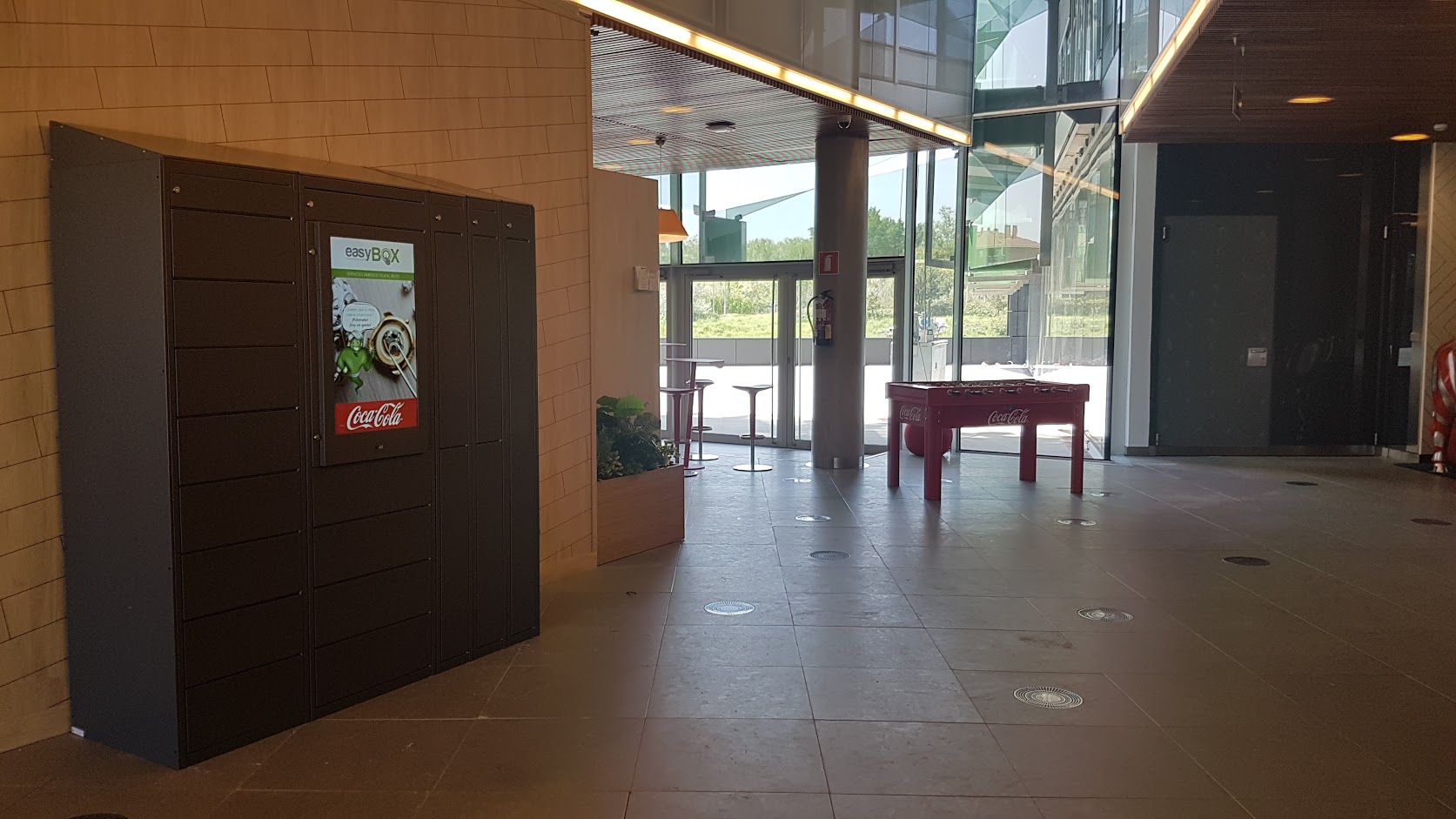 Consigna easyBOX instalada en Coca-Cola