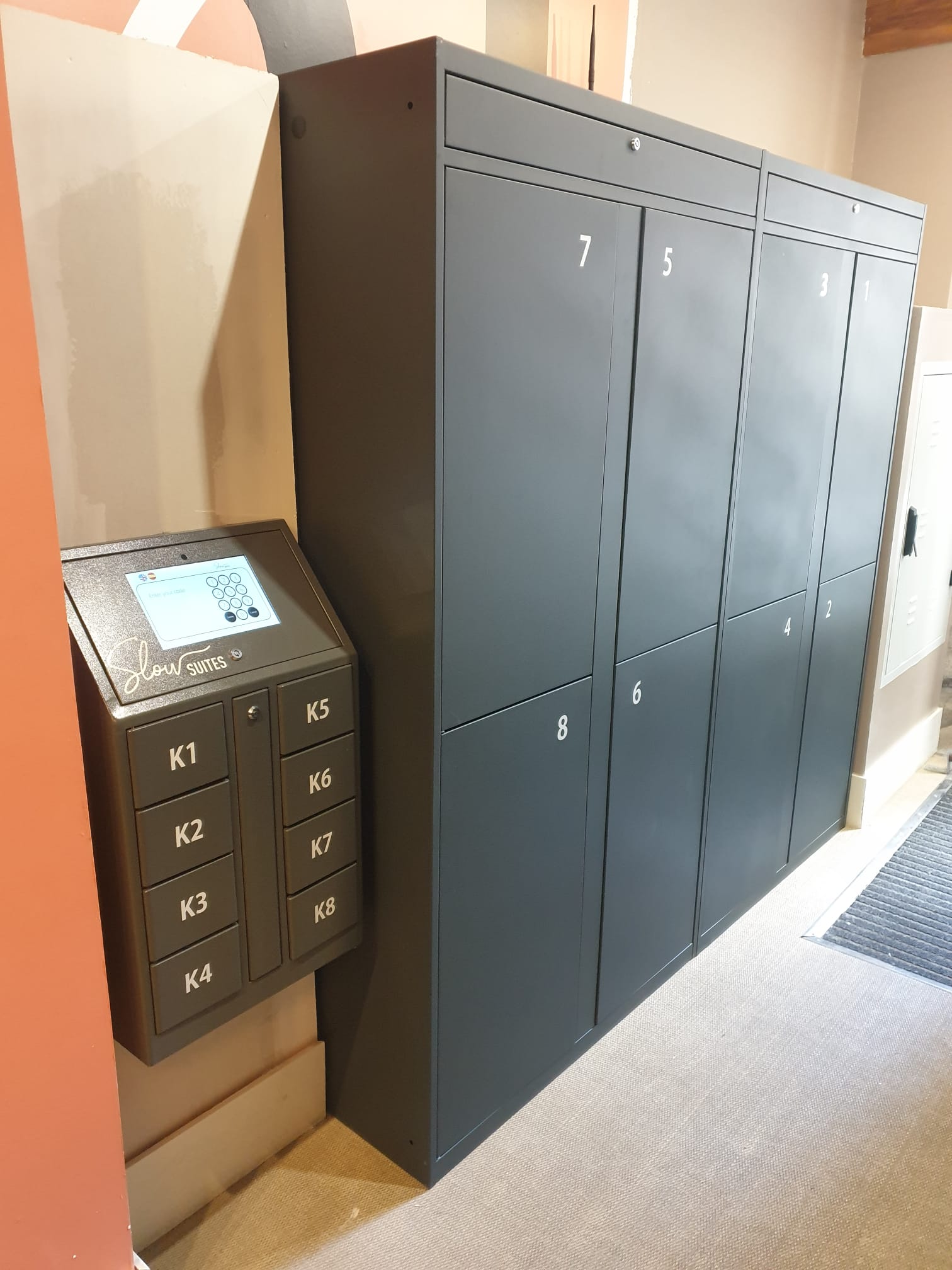 Taquillas y consigna de llaves de Slow Suites Setas, en Sevilla