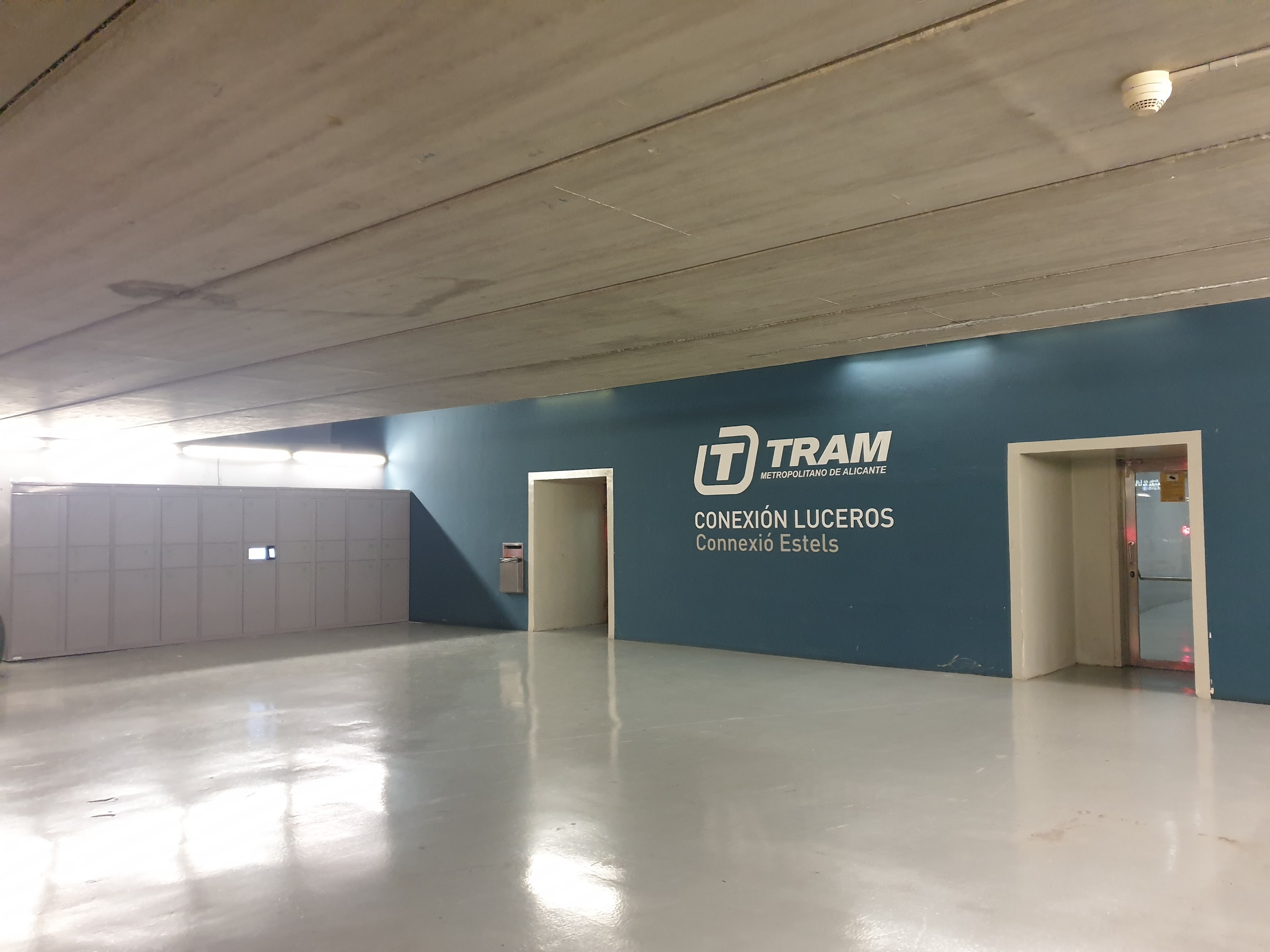 Consigna inteligente del parking de Avenida Estación, junto al acceso a la Conexión Luceros del TRAM