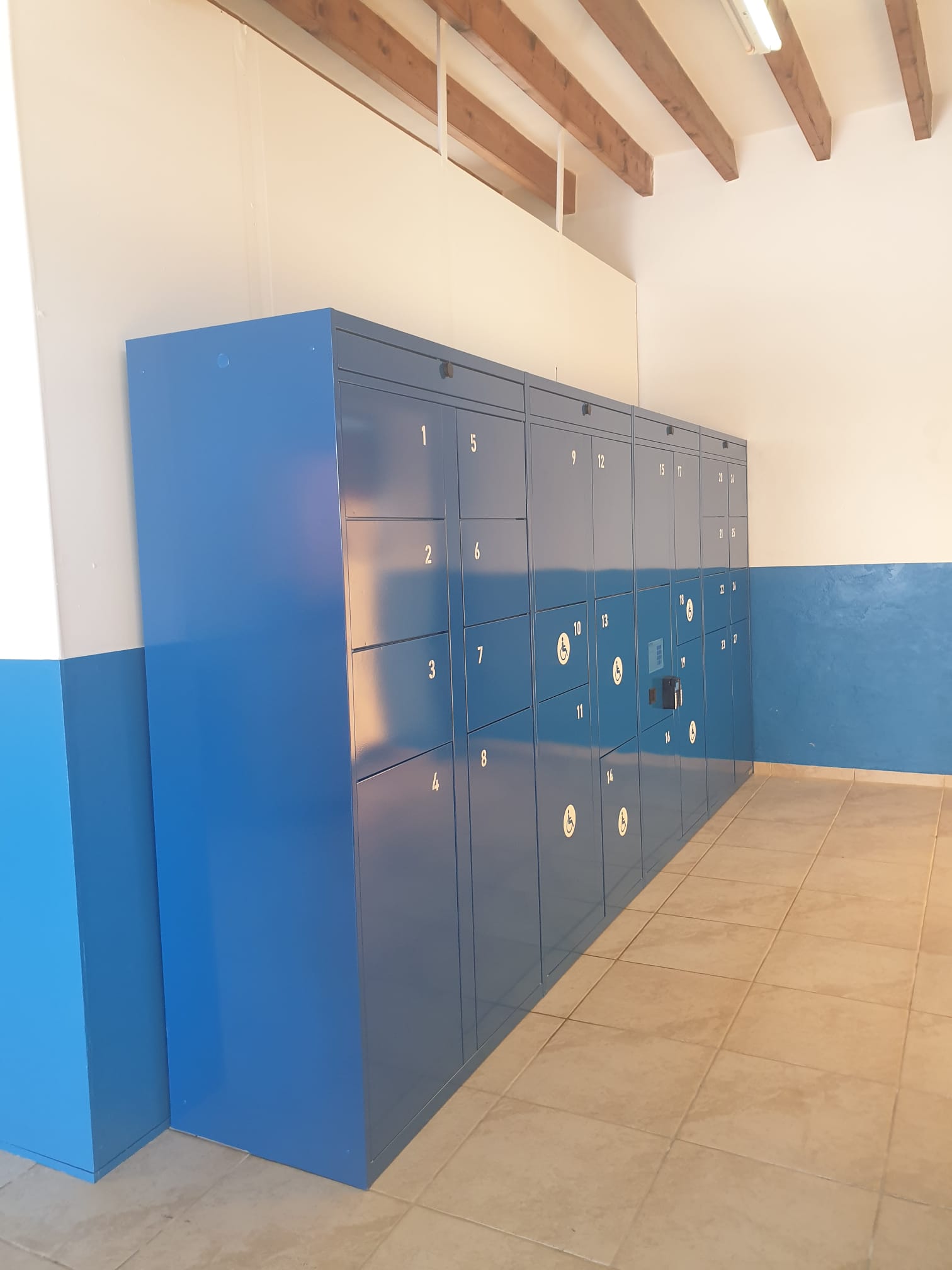 Consigna inteligente azul de FORMOTOR en Formentera