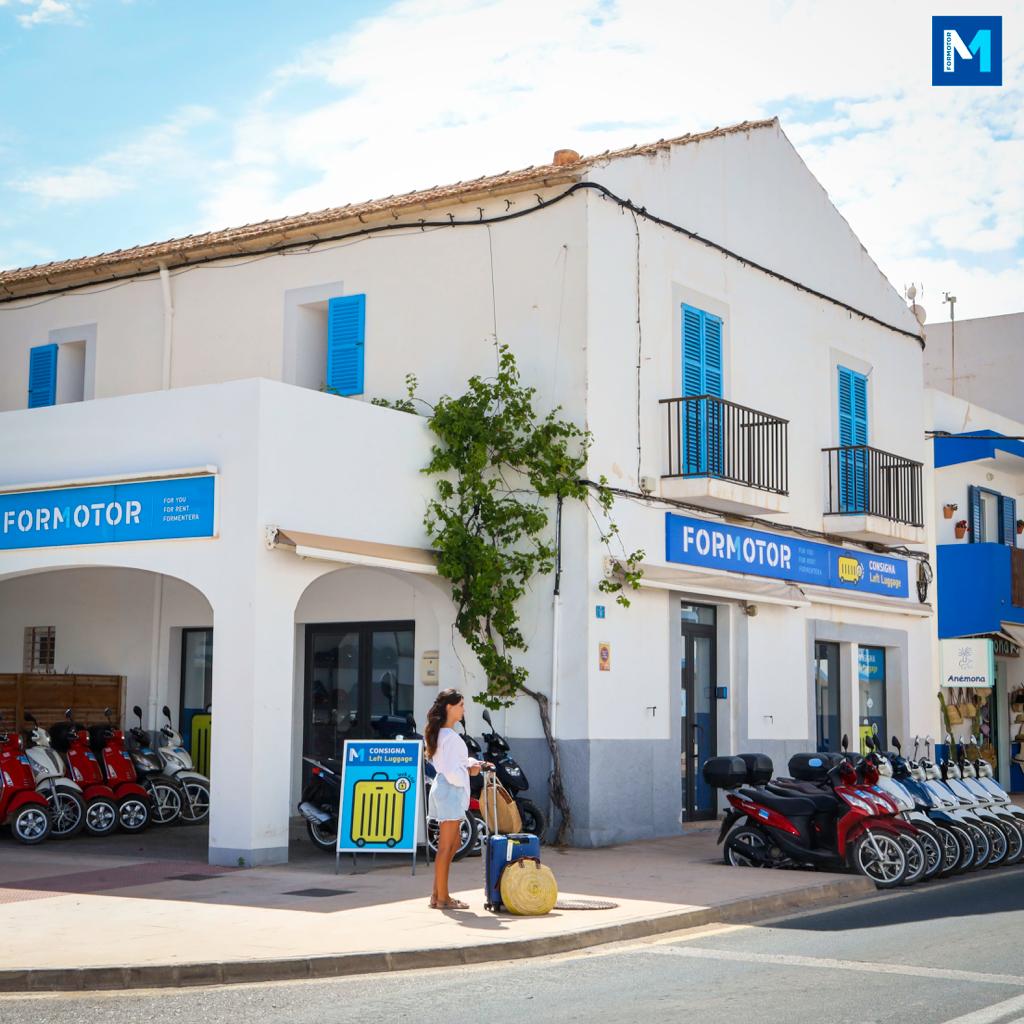 Fachada del local de FORMOTOR en La Savina, Formentera