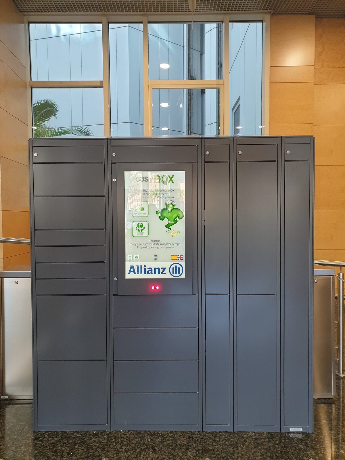 Consigna easyBOX instalada en Allianz, Madrid