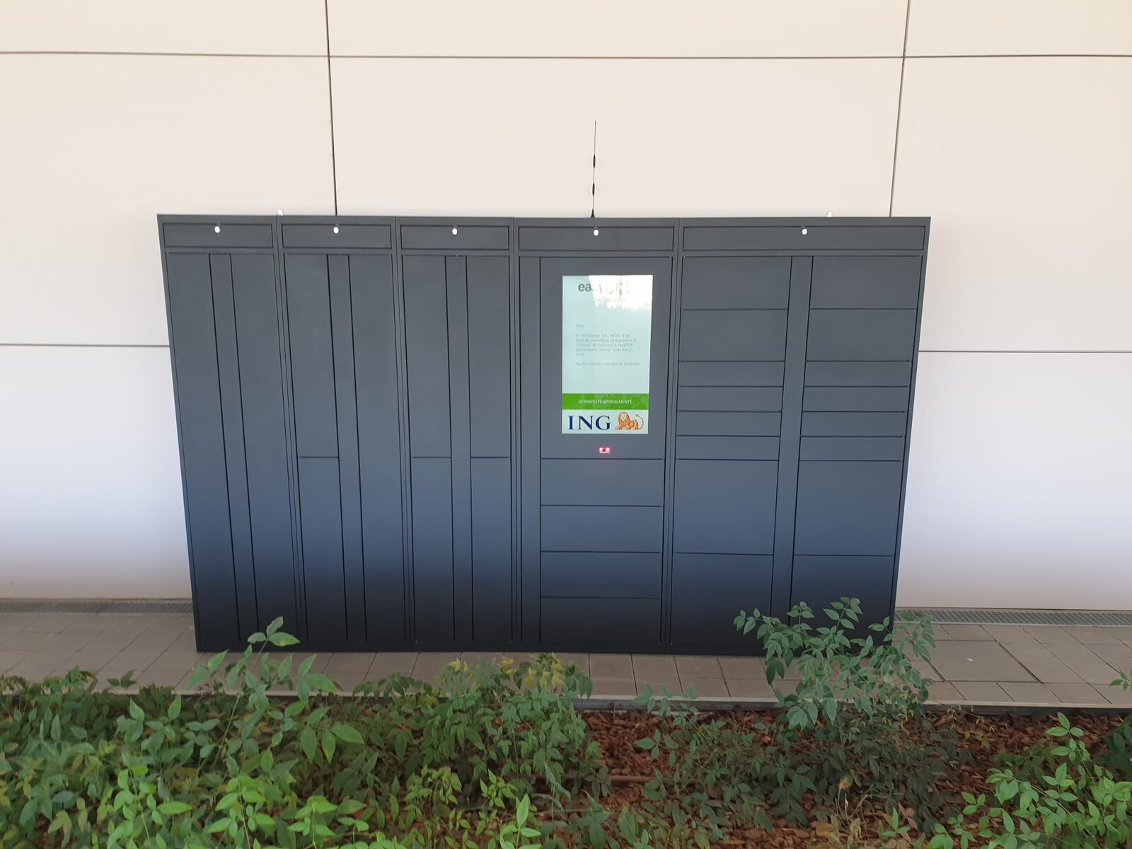 Consigna easyBOX instalada en ING