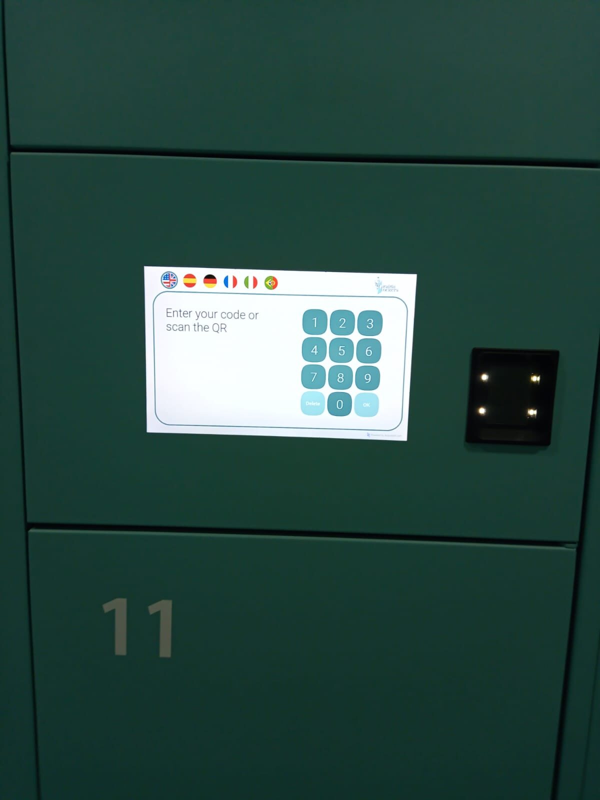 Taquillas de Giralda Lockers San Esteban con la pantalla