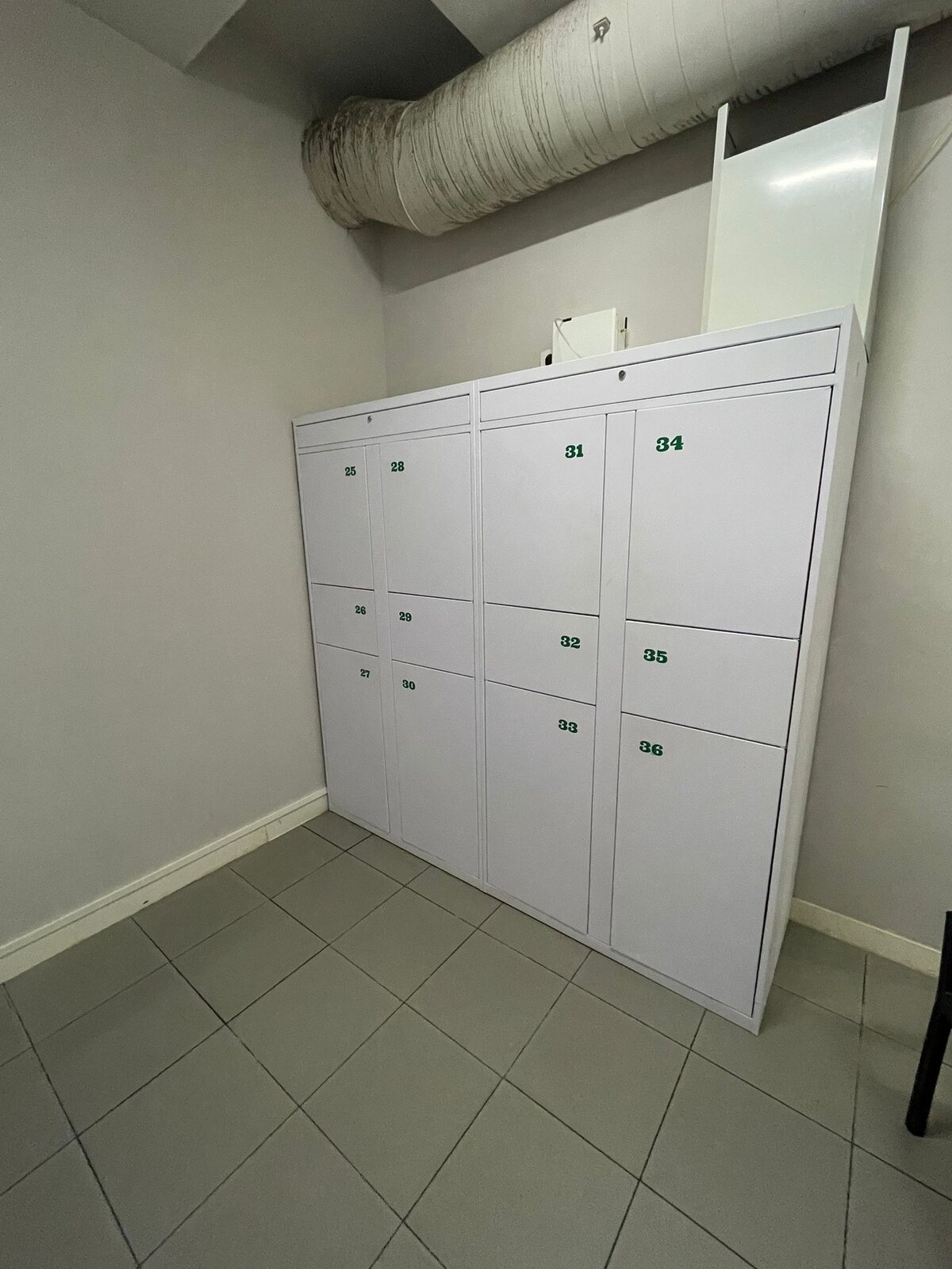 Taquillas de Hola Hostal Eixample, 2024