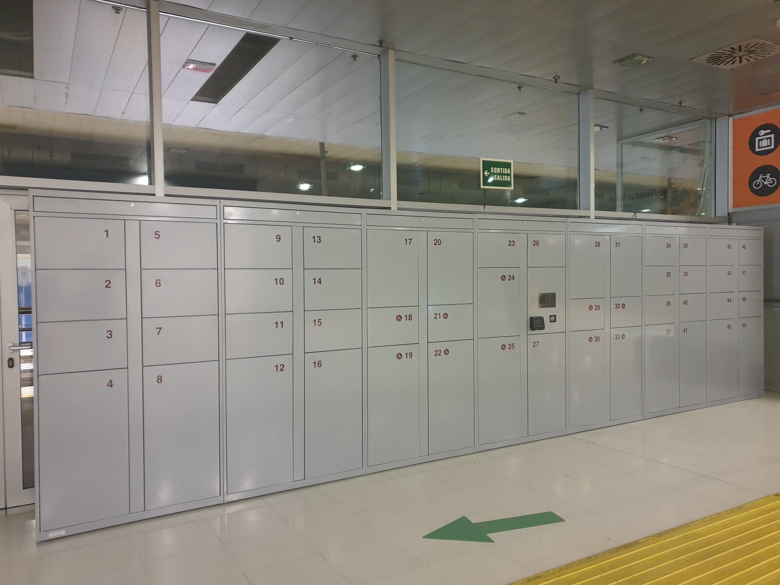 Las consignas de La Intermodal en el vestíbulo de la estación