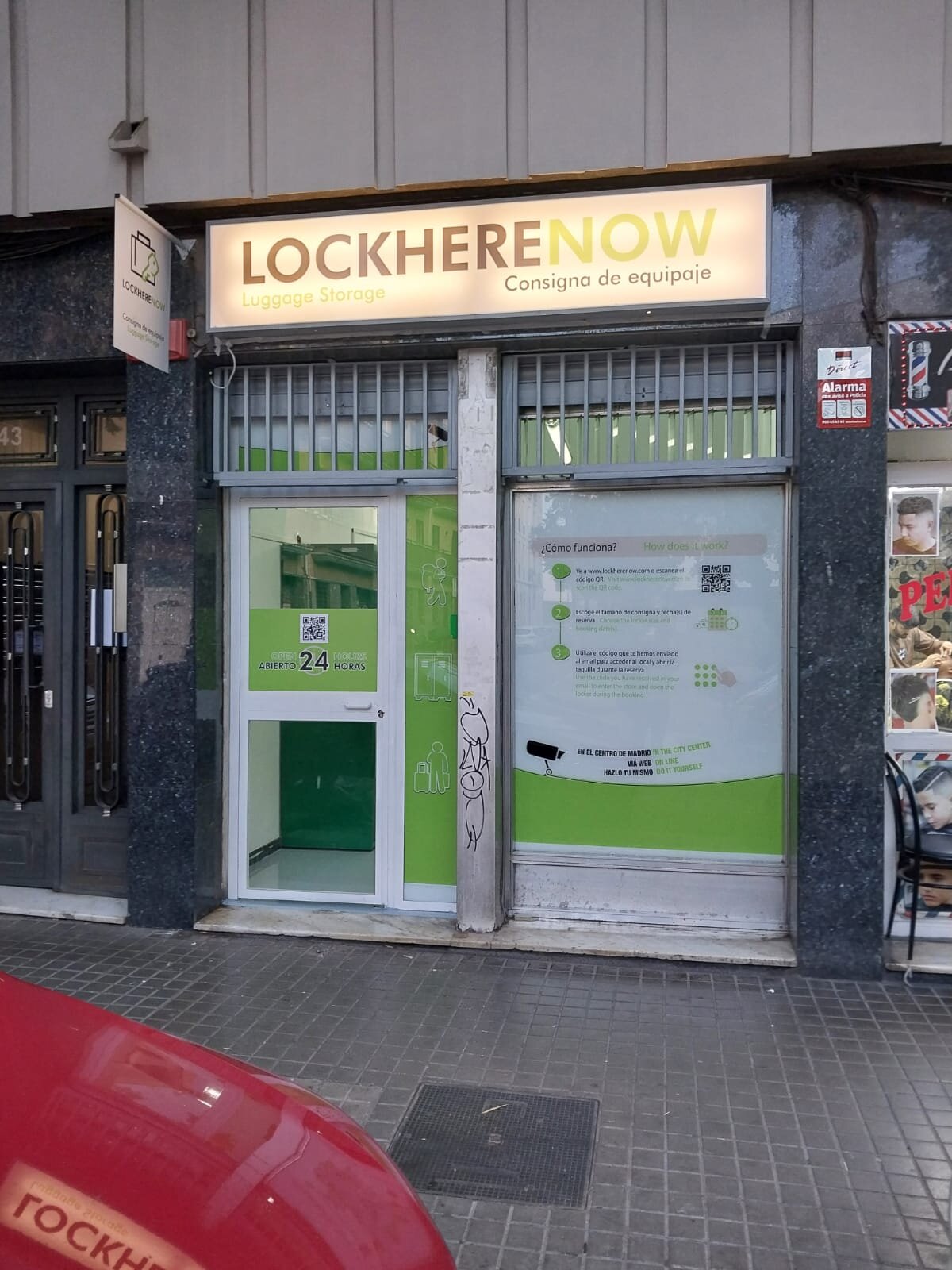 Fachada de Lock Here Now en Barcelona
