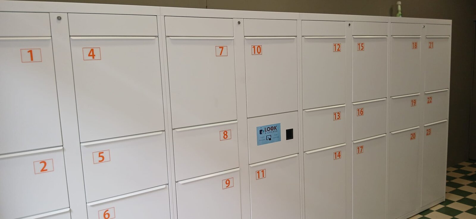 Batería de taquillas de Look A Locker con la pantalla táctil